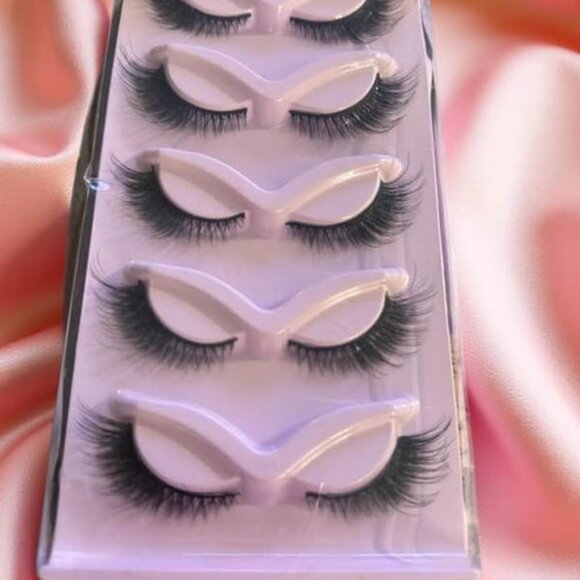 CAT EYE EYELASHES - Picture 1 of 1